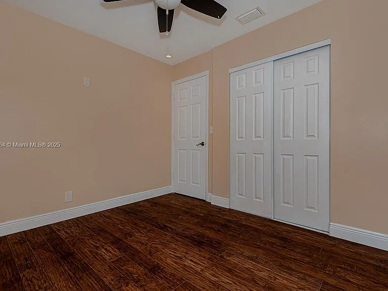 401 SW 76th Ter — Photo 18