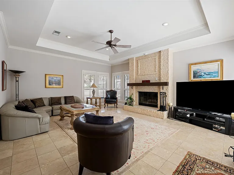 110 Squires Dr — Photo 3