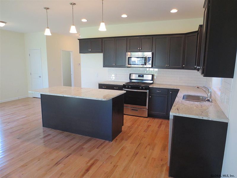 5th image of 17 A FERRARA Avenue