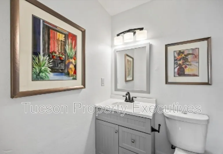 824 E 10th St #D — Photo 10