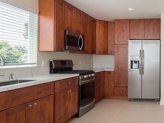 4th image of 562 Vance St APT 3