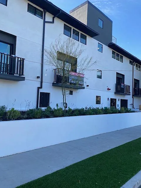 3 bed, 2.5 bath, 1600 sqft, $4,280 — Photo 4