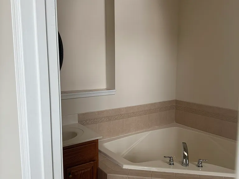 2043 Clinton Ave — Photo 5