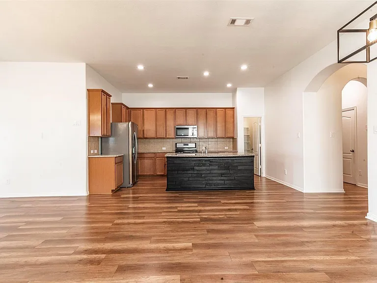 3094 Camden Park Ln — Photo 8