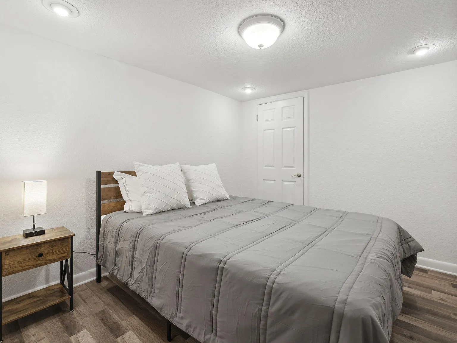 4 bed, 2.0 bath, 1400 sqft, $750 — Photo 1
