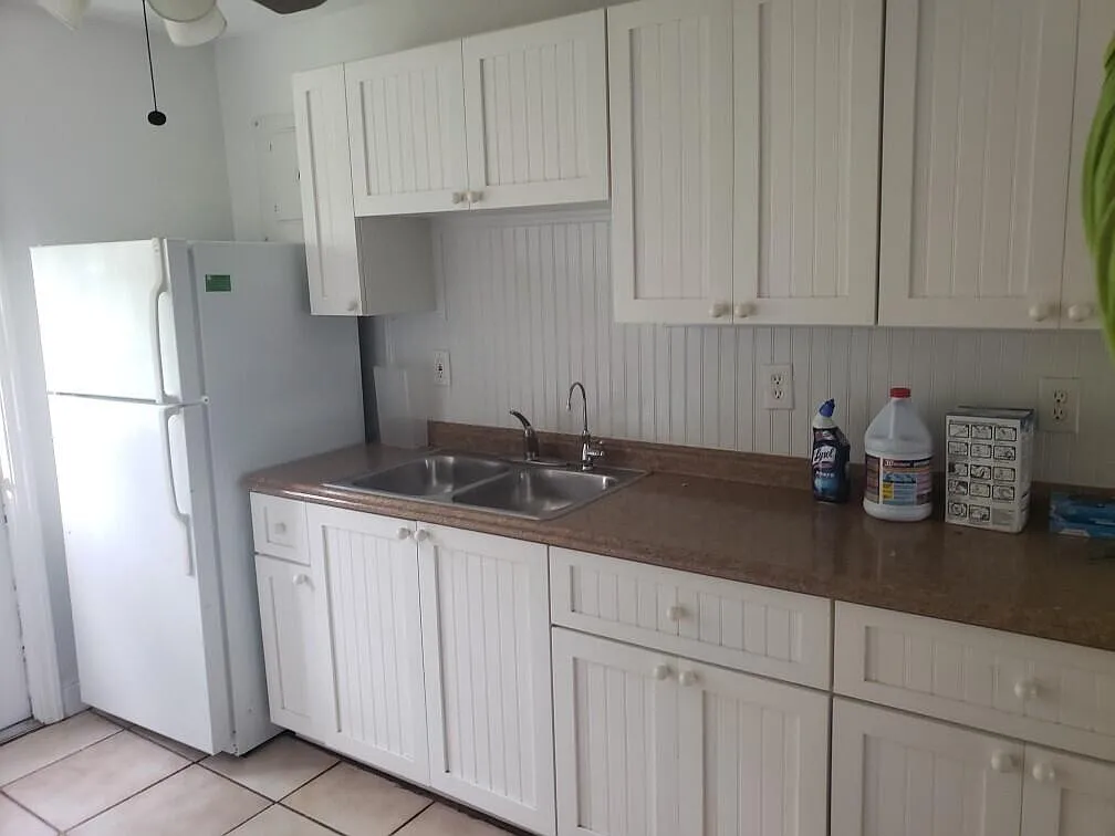 3 bed, 1.0 bath, 1076 sqft, $1,895 — Photo 4