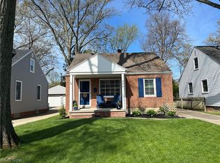 526 Huntmere Dr, Bay Village, OH