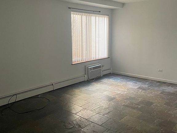 5th image of 408 Wisconsin Ave APT 401