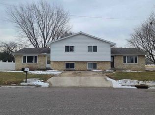 873 Lincoln Ave, Prairie Du Sac, WI 53578
