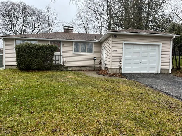 1014 Lindell Ave, Petoskey, MI 49770
