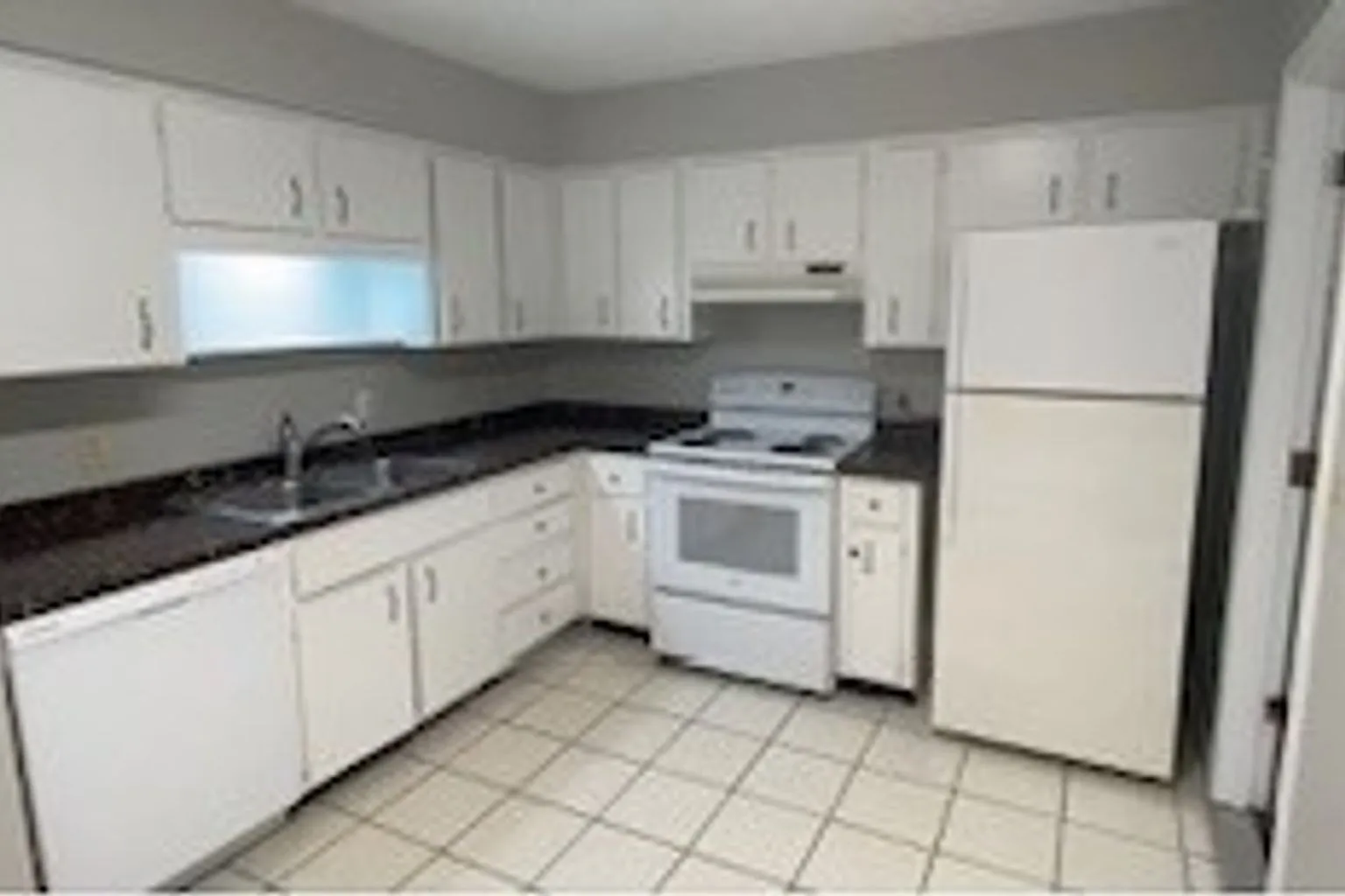 3 Bedroom 2 Bath Duplex in Winter Park For RENT! — Photo 4