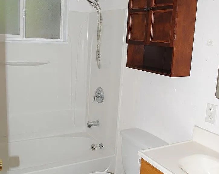 2nd image of 1147 W Hamilton Ave APT 1