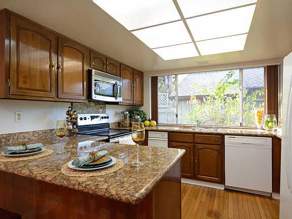 3rd image of 108 Cherry Hill Ct