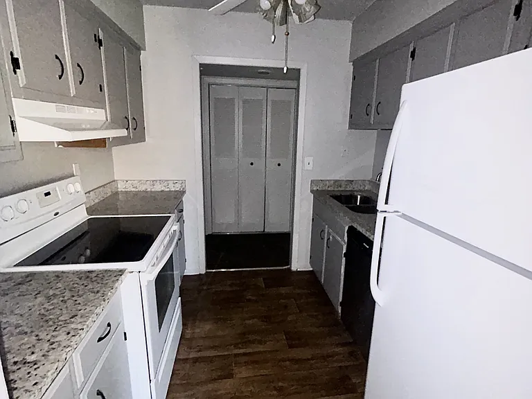 515 Basswood Ave #K110 — Photo 11