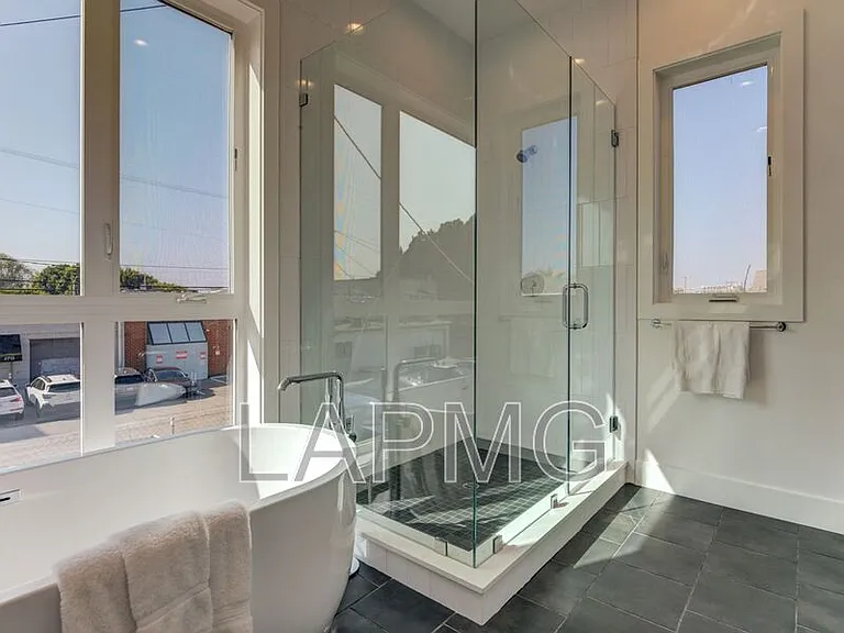 6016 Comey Ave #6016 — Photo 33