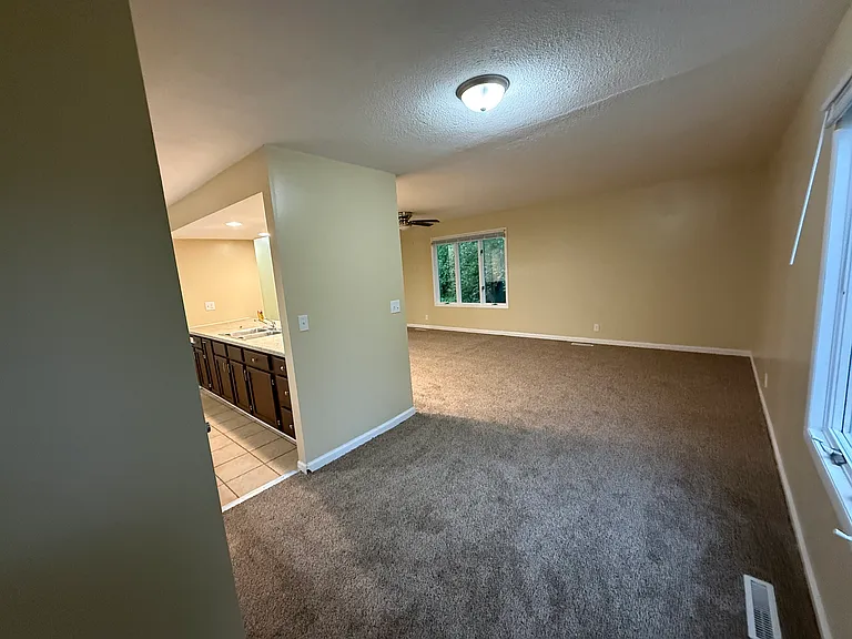 113 S Lynn St — Photo 3