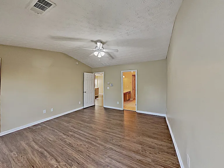 738 Mountain Laurel Dr — Photo 7