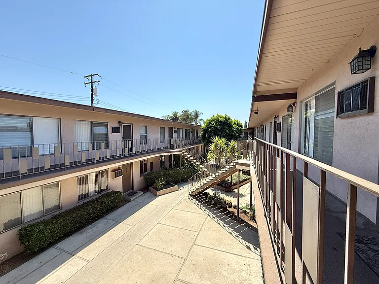 El Camino Apartments — Photo 30