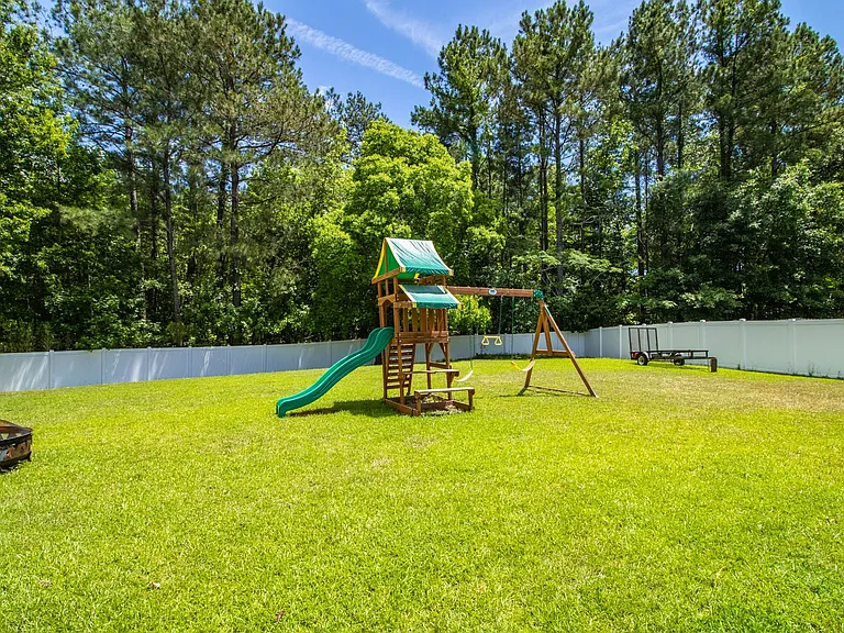 134 Hamilton Grove Dr — Photo 32