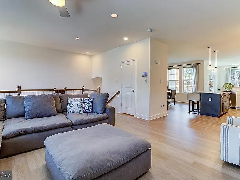 249 Grove View Dr — Photo 2