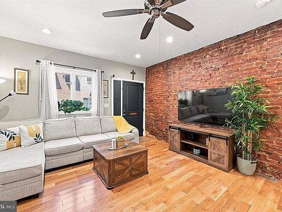 4th image of 2527 S Fairhill St
