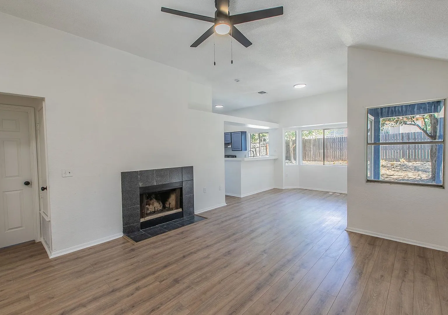 4 Bed / 2 Bath Home - Northeast San Antonio — Photo 2