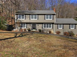 29 Vintage Rd, Trumbull, CT 06611