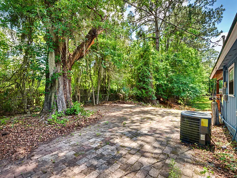 302 Bernard Rd — Photo 39
