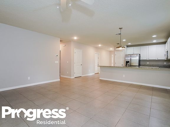 4th image of 1129 Doncaster Ct