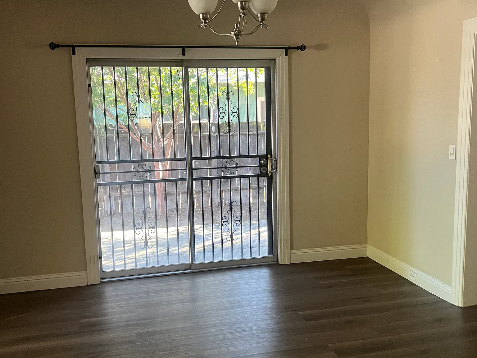 3 bed, 1196 sqft, $2,000 — Photo 4