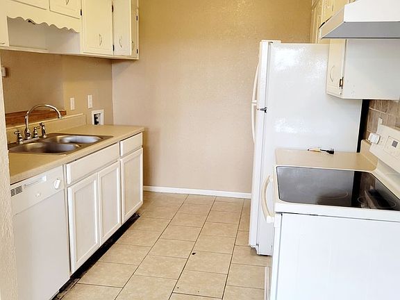 4th image of 3007 Lake Rd APT A