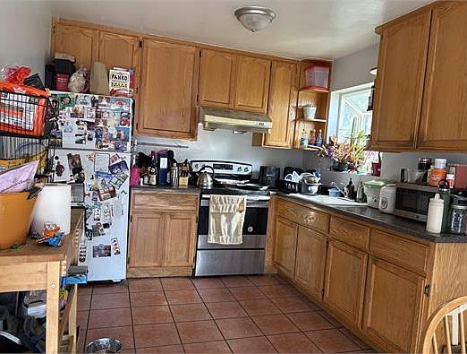 3rd image of 730 Bacon St APT 1