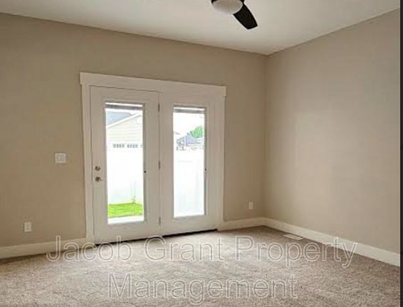 4th image of 1930 Autumn Ln