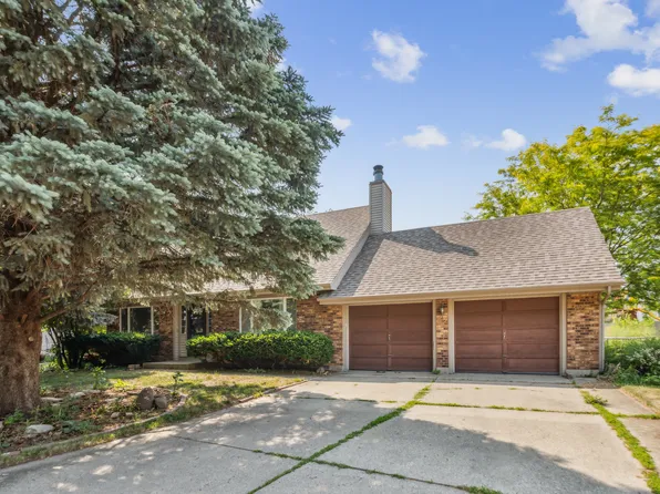 5209 Abbey Dr, McHenry, IL 60050