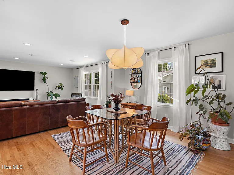 202 Windemere Rd — Photo 14