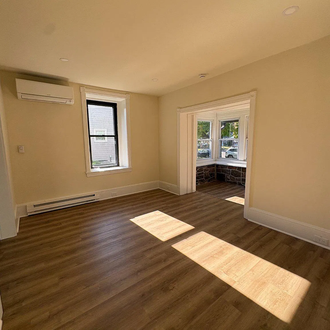 2 bed, 1.0 bath, 900 sqft, $2,000 — Photo 3