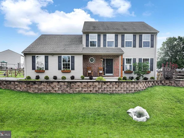 117 Pond View Dr, Hamburg, PA 19526