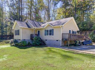 71 Cleo Ct, Hendersonville, NC 28792