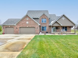 1571 S Mayberry Dr, Frankfort, IN 46041