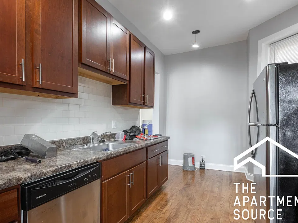 900 W Montrose Ave #906-3