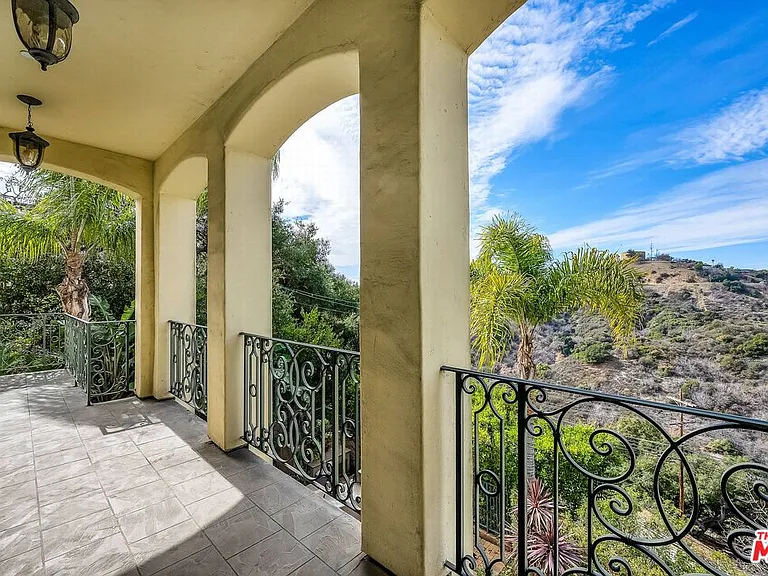 3110 Benedict Canyon Dr — Photo 13