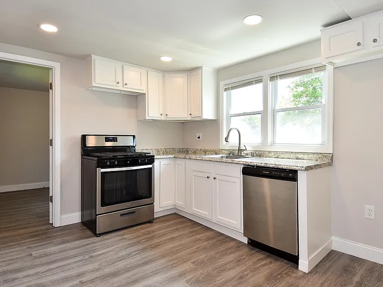 8002 Shelley Dr — Photo 6