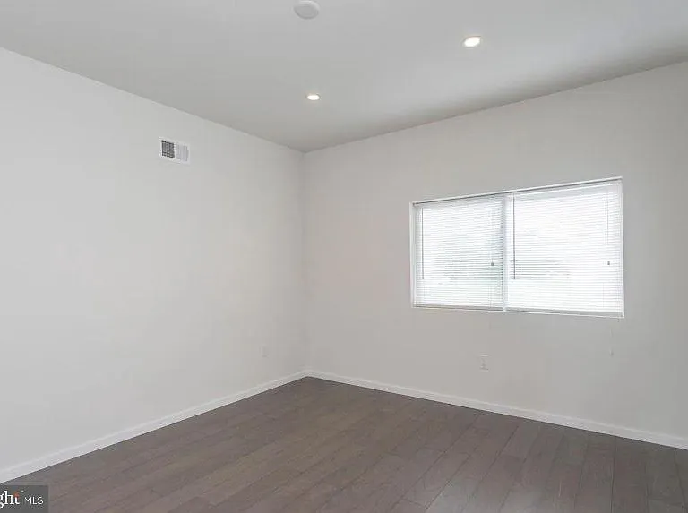 527 W Jefferson St — Photo 9