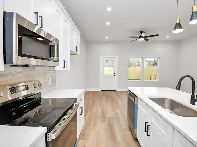 2411 Chew St — Photo 18