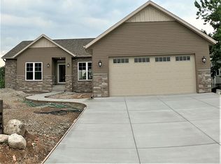 N7959 Woody Ln, Ixonia, WI 53036