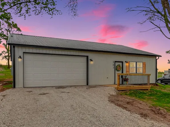 207 S East Ave, Lacona, IA 50139