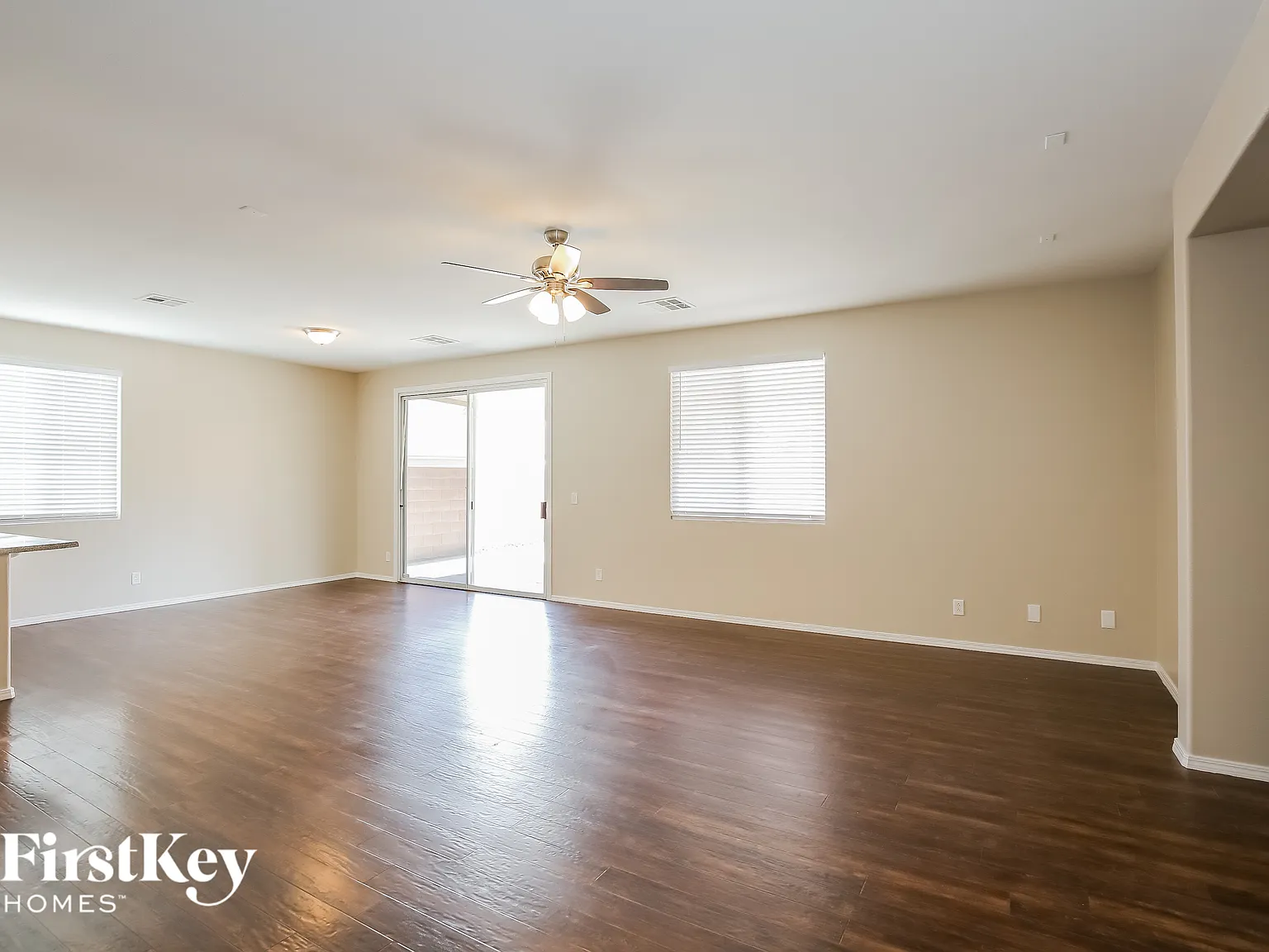 3 bed, 2.5 bath, 1883 sqft, $2,080 — Photo 3