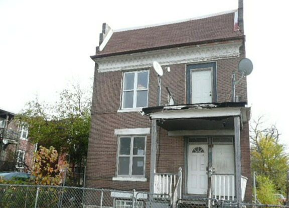 4th image of 916-918 Aubert Ave