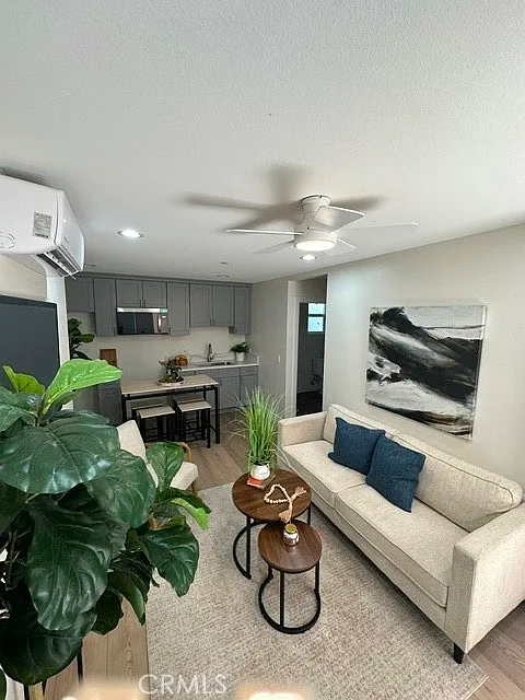 2 bed, 3720 sqft, $2,350 — Photo 4