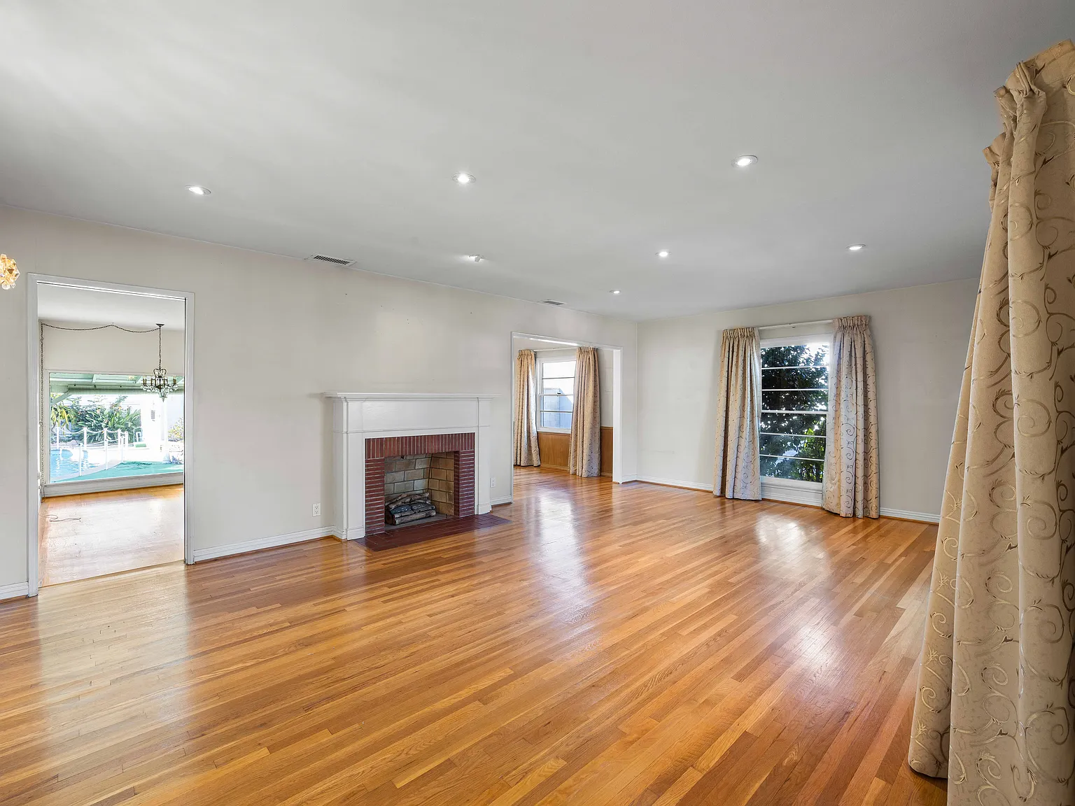 2 bed, 1.5 bath, 1557 sqft, $4,500 — Photo 2